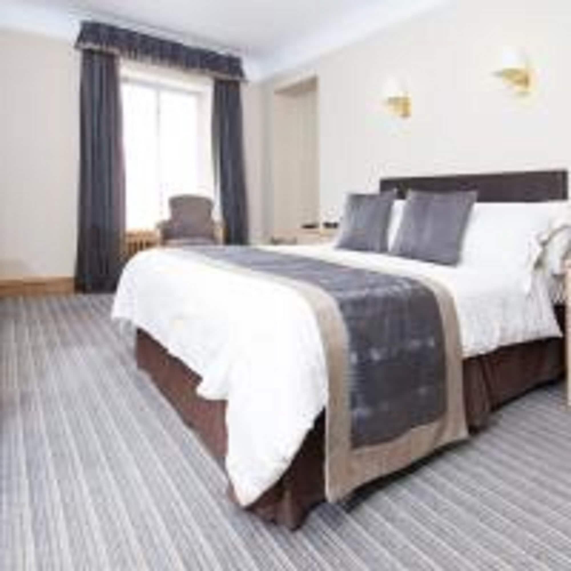 Burnett Arms Hotel Банкъри Екстериор снимка