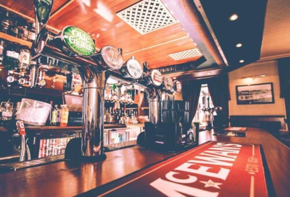 Burnett Arms Hotel Банкъри Екстериор снимка
