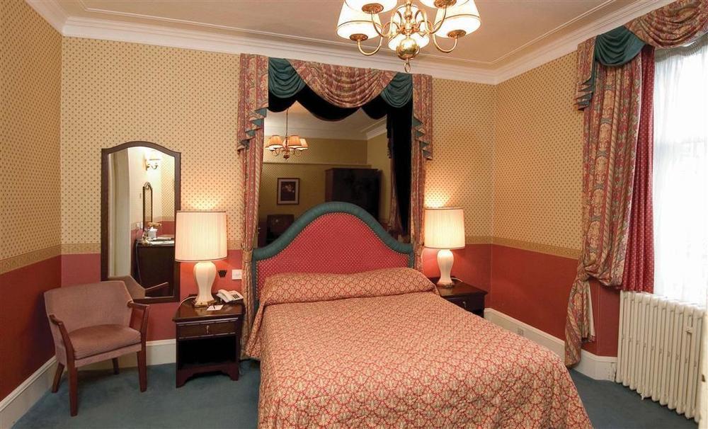 Burnett Arms Hotel Банкъри Стая снимка