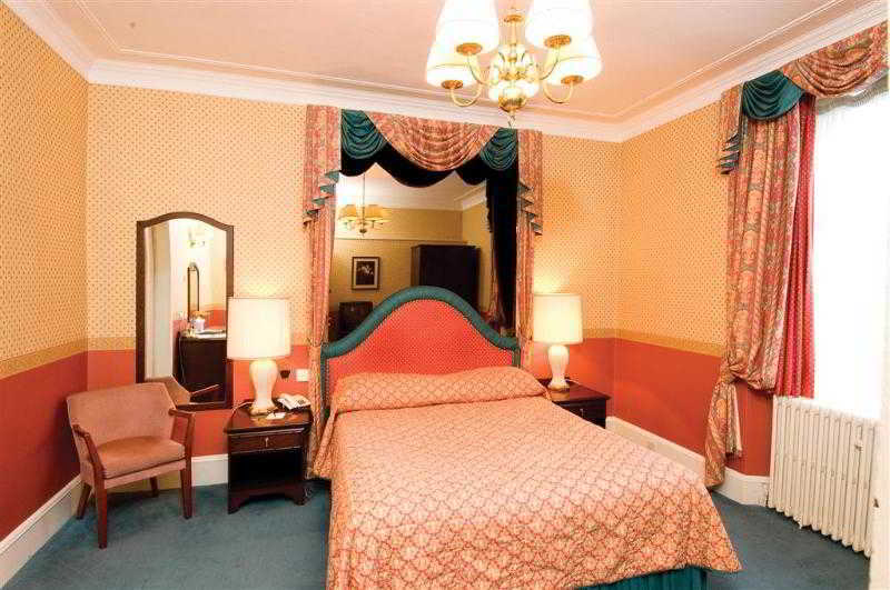 Burnett Arms Hotel Банкъри Екстериор снимка